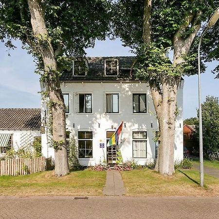 De witte handt Midsland Buitenkant foto